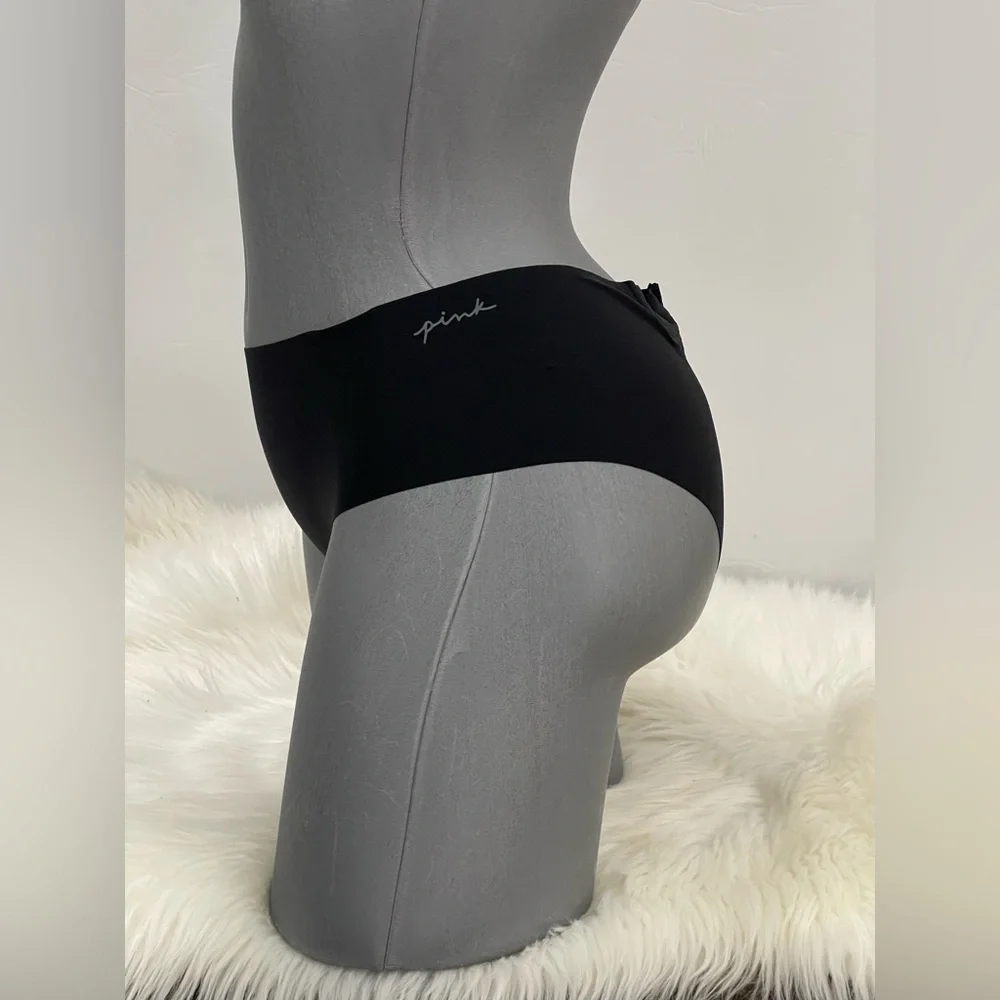 Victoria’s Secret Pink No Show Seamless Cheekster Panty Underwear. NWT